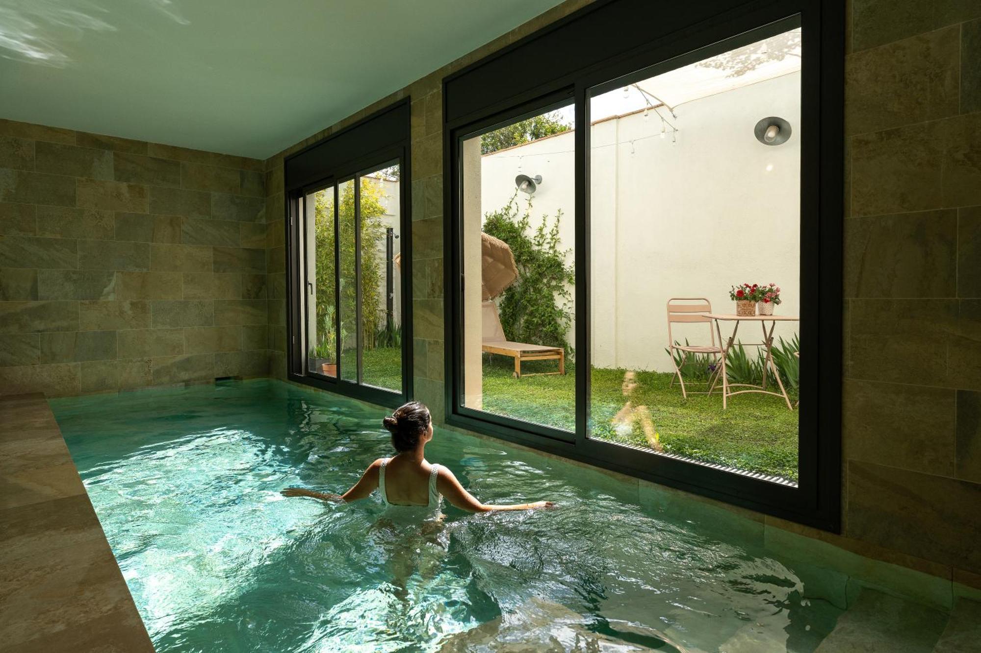 Loft Con Piscina Climatizada De Agua Salada Y Parking En El Centro De Figueres Appartement Figueres  Buitenkant foto