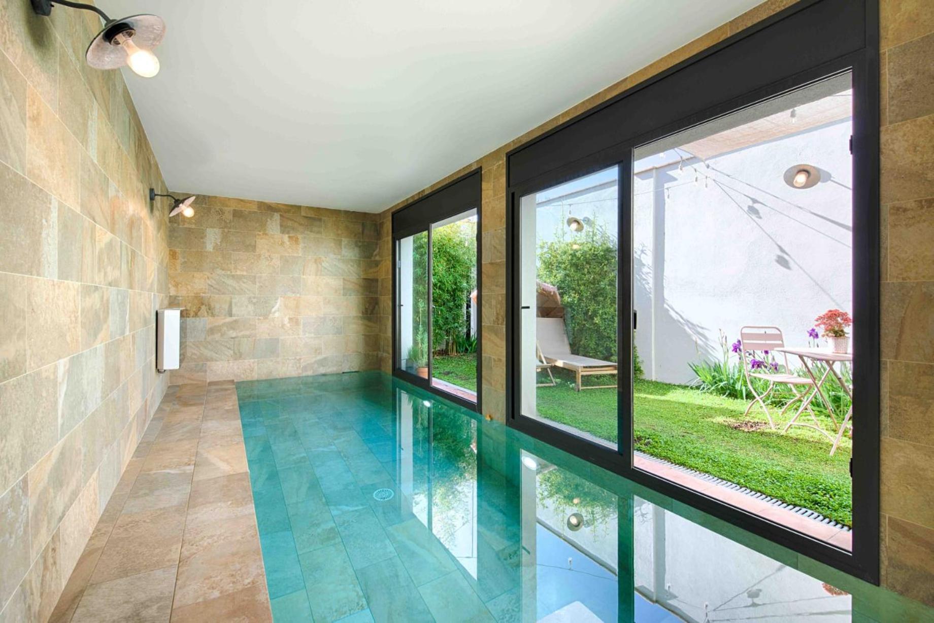 Loft Con Piscina Climatizada De Agua Salada Y Parking En El Centro De Figueres Appartement Figueres  Buitenkant foto
