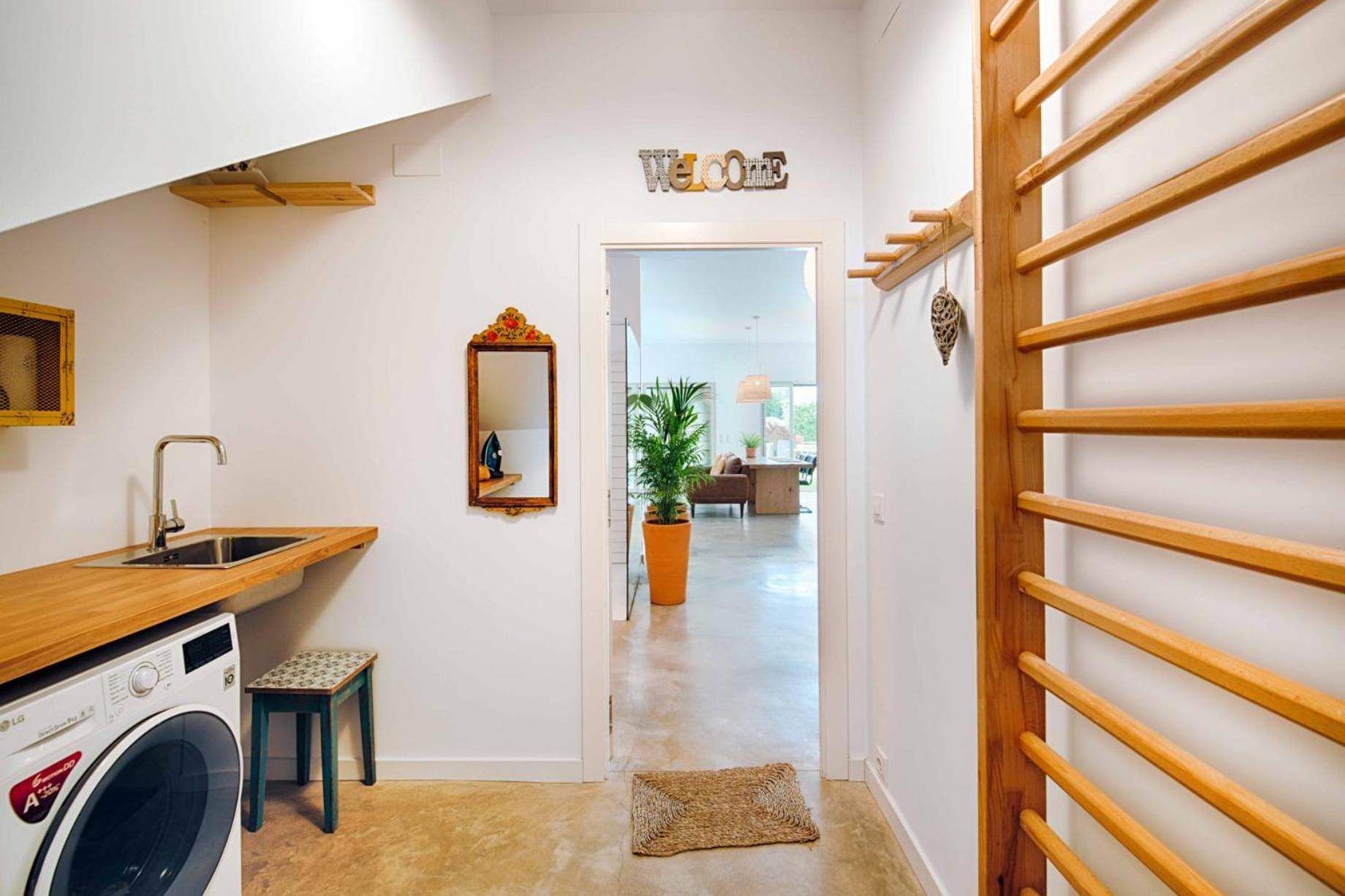 Loft Con Piscina Climatizada De Agua Salada Y Parking En El Centro De Figueres Appartement Figueres  Buitenkant foto